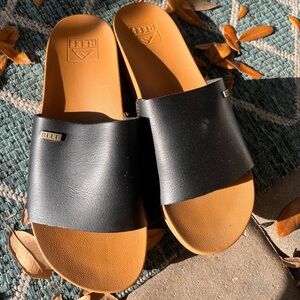 Reef flip flops great condition